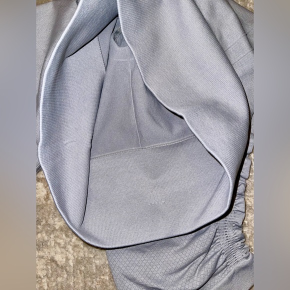 LIKE NEW 𝐋𝐔𝐋𝐔𝐋𝐄𝐌𝐎𝐍 seamless capri legging - Picture 9 of 10